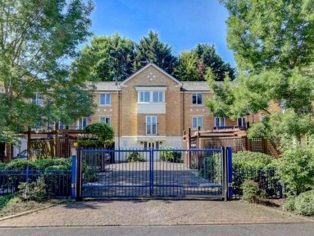 Flat for sale in Castlefield, Cressex