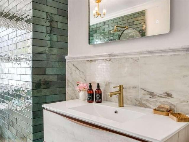 Flat for sale in Friern Barnet, Greater London