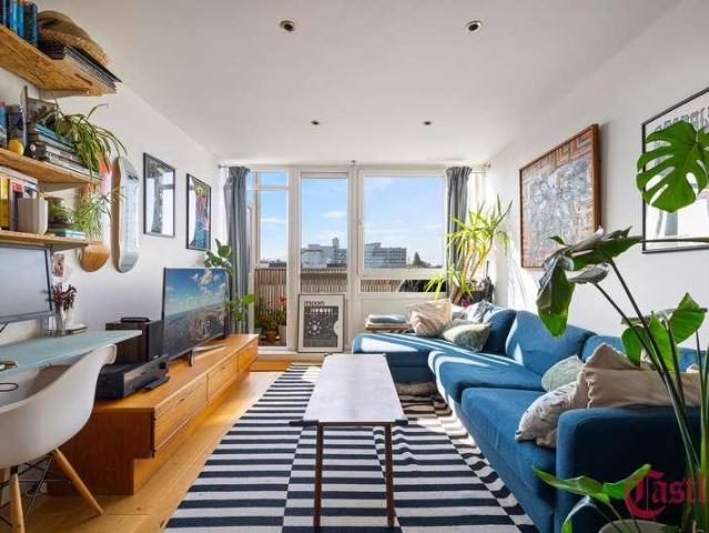 Flat for sale in London Borough of Hackney, Greater London