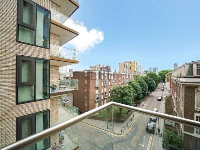 Flat for sale in Finsbury, Greater London