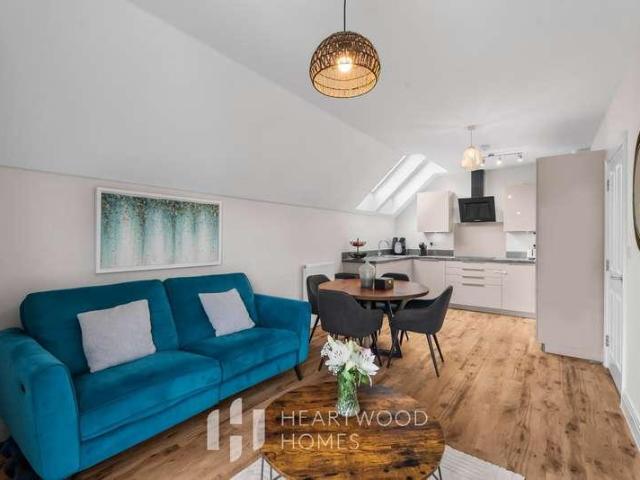 Flat for sale in St Albans, Five Acres