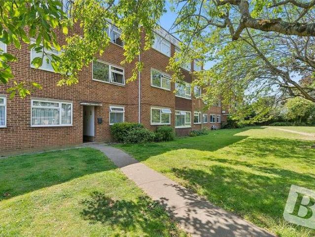Flat for sale in Hornchurch, Greater London