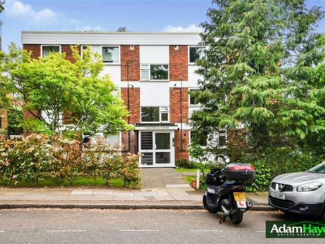 Flat for sale in Woodside Park, Greater London