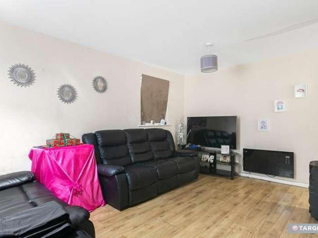 Flat for sale in Lower Edmonton, Greater London