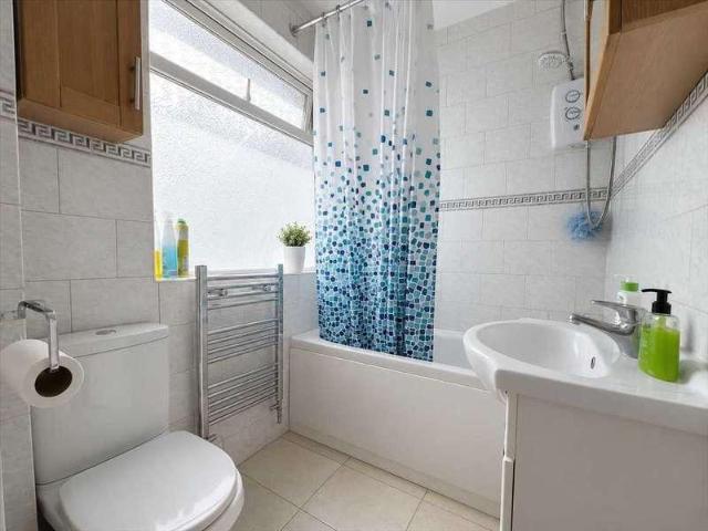 Flat for sale in London Borough of Ealing, Greater London
