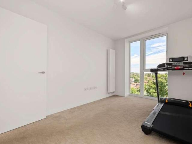 Flat for sale in Elstree and Borehamwood, Borehamwood