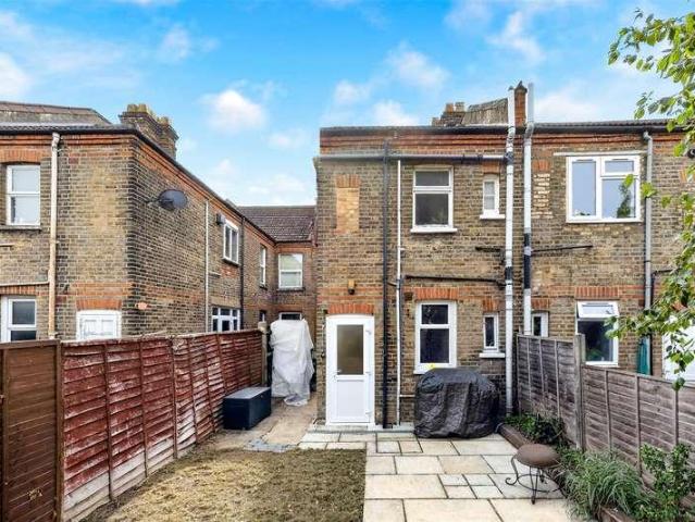 Flat for sale in London Borough of Waltham Forest, Greater London