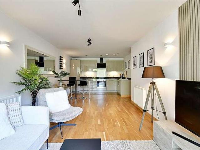 Flat for sale in Hertford, Colliers End
