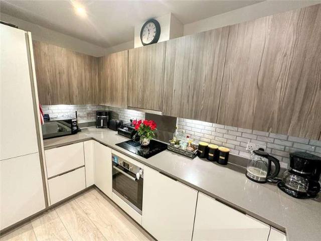 Flat for sale in London Borough of Ealing, Greater London