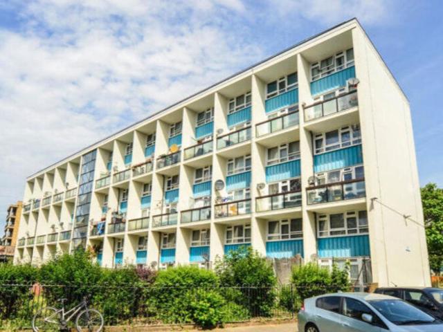 Flat for sale in Walworth, Greater London