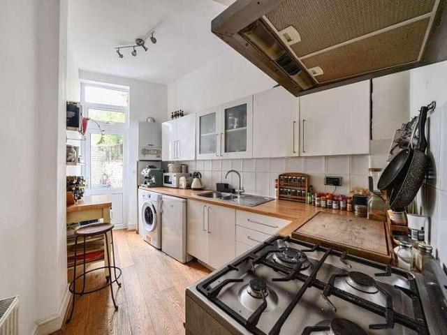 Flat for sale in Holloway, Greater London