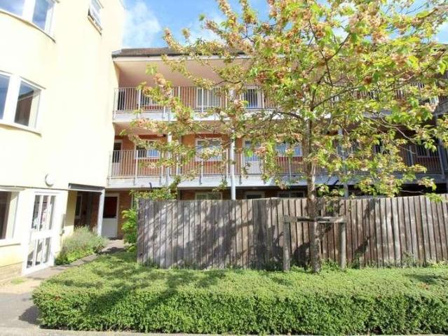Flat for sale in Slough