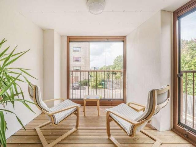 Flat for sale in London Borough of Ealing, Greater London