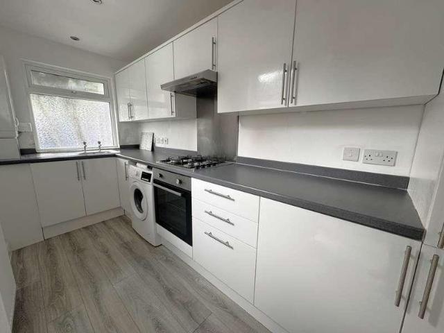 Flat for sale in E7, London
