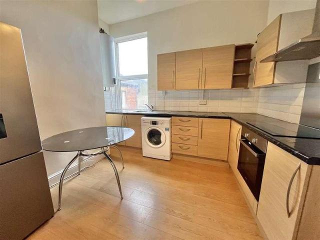 Flat for sale in Whitfield, Charlesworth