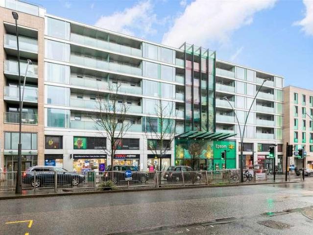 Flat for sale in Woodcote, Epsom