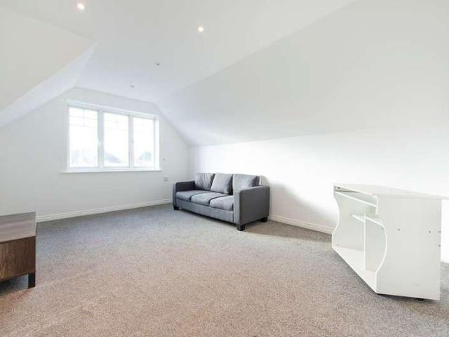 Flat for sale in Hendon, Greater London