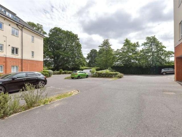 Flat for sale in Glynde, West Sussex