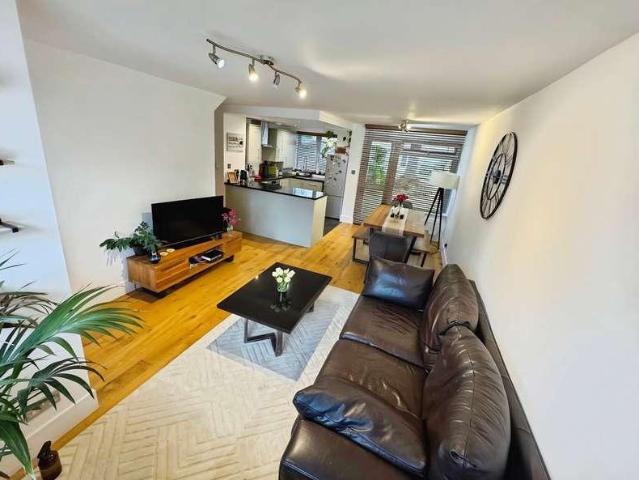 Flat for sale in Clewer Within, Windsor