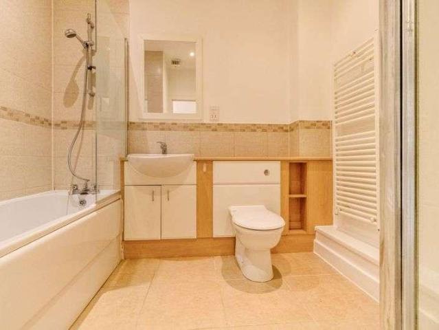 Flat for sale in St Albans, Five Acres