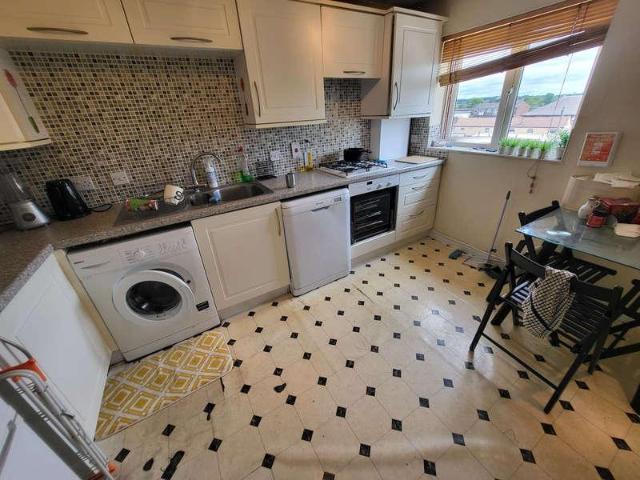 Flat for sale in Spring Park, Luton