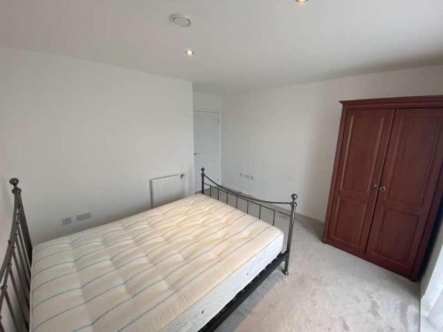 Flat for sale in Elstree and Borehamwood, Borehamwood