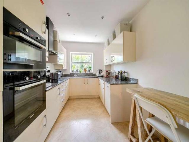 Flat for sale in Sunninghill and Ascot, Ascot