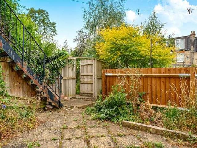 Flat for sale in Hornsey, Greater London