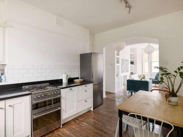Flat for sale in London Borough of Hackney, Greater London