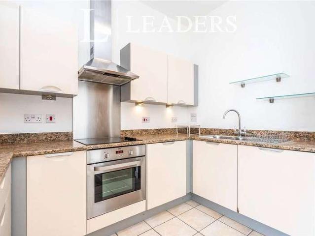 Flat for sale in Ocean Village, City Of Southampton