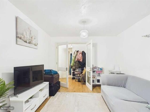 Flat for sale in Burnt Oak, Greater London