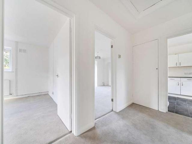 Flat for sale in Sunninghill and Ascot, Sunninghill