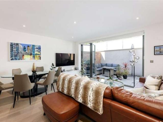 Flat for sale in Putney, Greater London