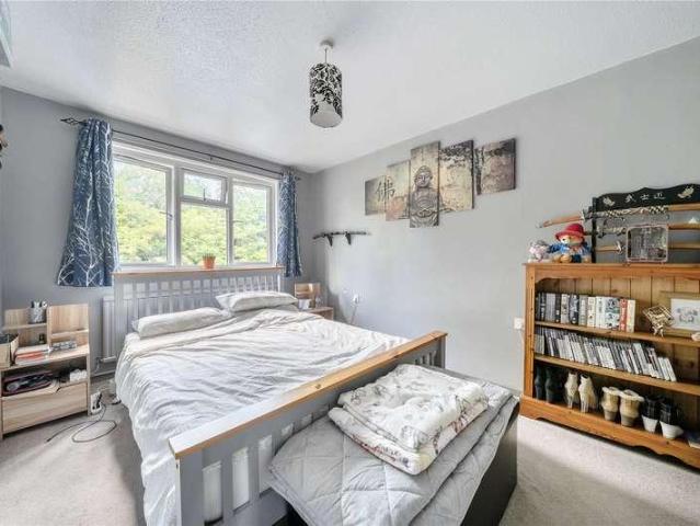 Flat for sale in Ladygrove, Berrick Salome
