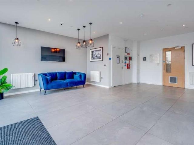 Flat for sale in Calderstones