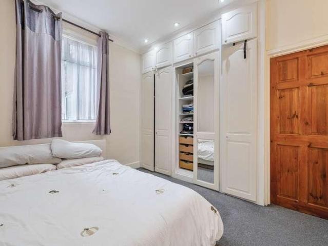 Flat for sale in Wealdstone, Greater London