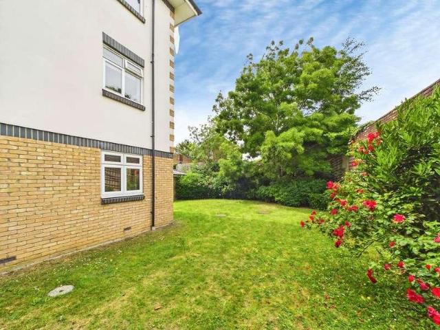 Flat for sale in King's Walden, Hertfordshire