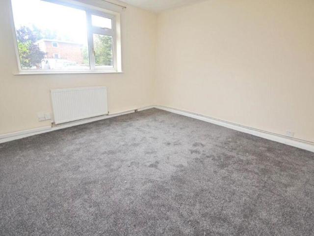 Flat for sale in Earley