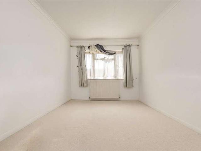 Flat for sale in New Malden, Greater London