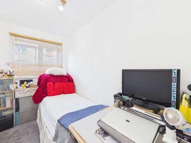 Flat for sale in Isle Of Dogs, Greater London