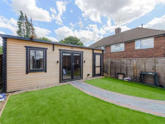 Flat for sale in Falconwood, Greater London