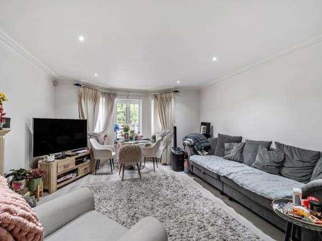 Flat for sale in Sunninghill and Ascot, Ascot