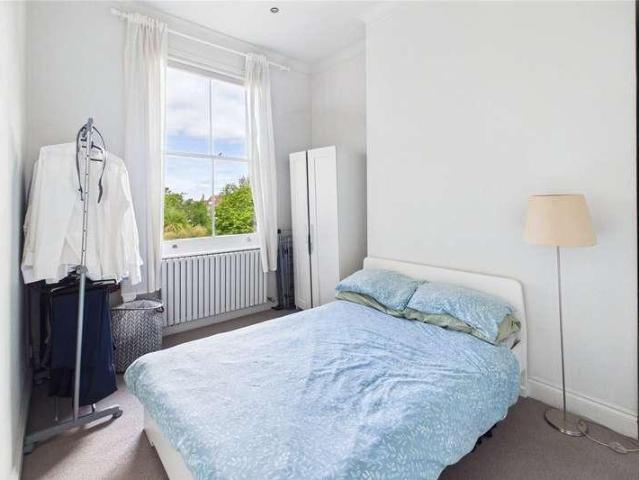 Flat for sale in Streatham Hill, Greater London