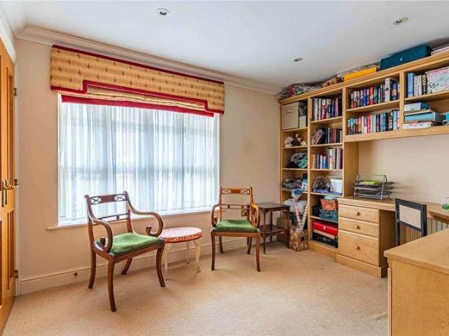 Flat for sale in Radlett, Hertfordshire