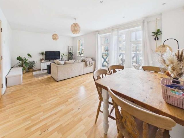 Flat for sale in Shoreham-by-Sea, Adur