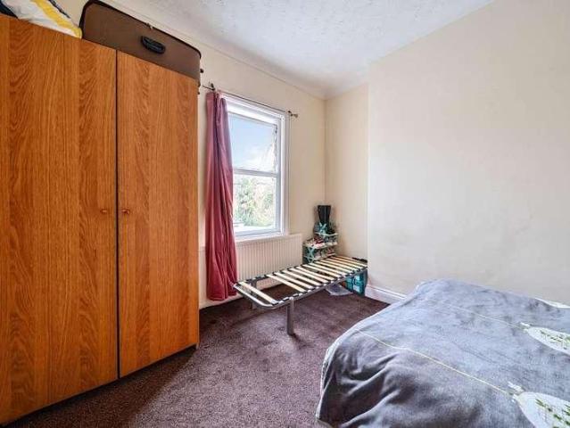 Flat for sale in Slough, Myrke