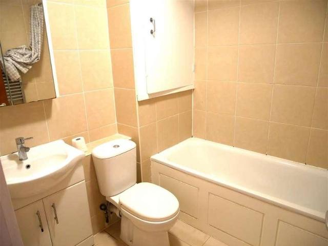 Flat for sale in Hendon, Greater London