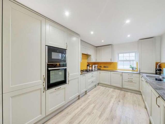 Flat for sale in Northwood, Greater London