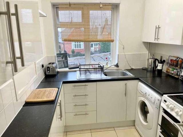 Flat for sale in Chalgrove, South Oxfordshire
