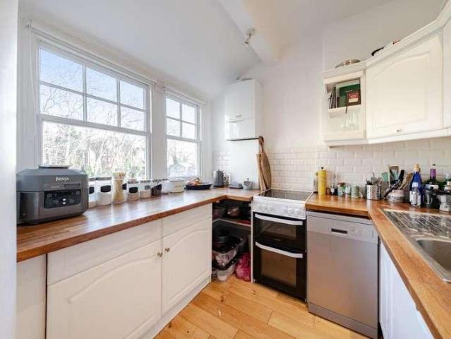 Flat for sale in Shepherd's Hill, Crouch End